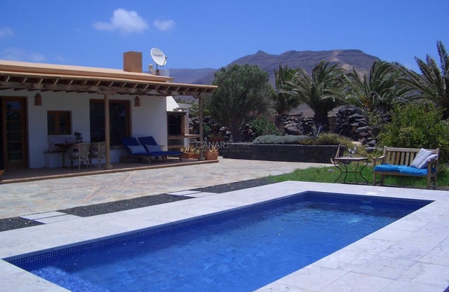 Secluded Casa Simba: Relaxation Oasis with Private Pool and Sea View i