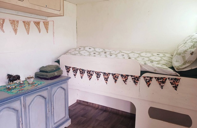Secluded converted horsebox Retreat in Welcombe