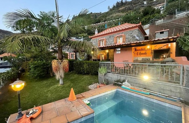 Secluded cottage w pool, oceanside view, 3BR, 3BA