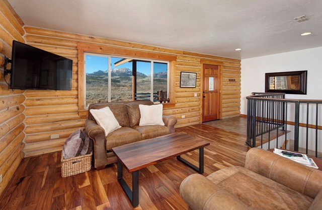 Secluded Dog Friendly, Single Family Home with Mountain Views - Nearby Resorts