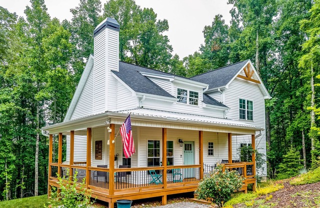 Secluded home on 5+ acres tucked within wineries & apple orchards