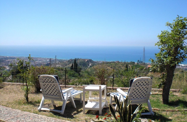 Secluded country house - 5 mins drive from beach