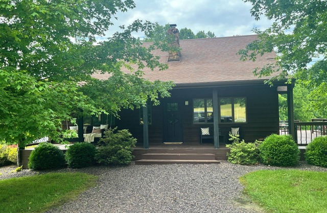 Secluded Lodge on 75 Acres PRIME Location by wineries, Porch Swing Bed, Fire Pit
