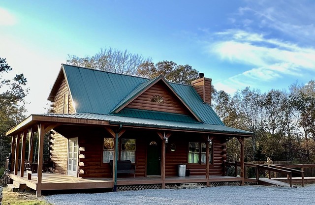 Secluded log cabin in the Shawnee national Forest