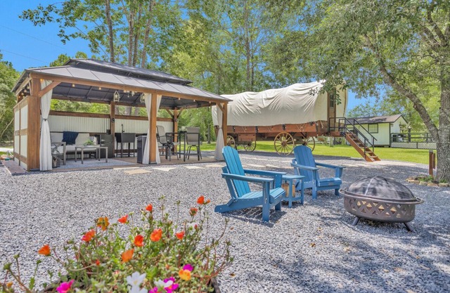 Secluded Luxury Wagon | Pond King Bed Patio