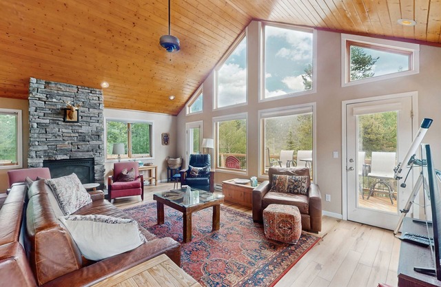 Secluded Mountain Cabin w/Hot Tub, Fireplace & Stargazing Deck near Breck