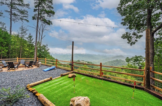 Secluded New Luxe Cabin Views Pool Hot Tub 5 King Beds Sleeps 20
