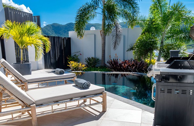 Secluded Oceanview Villa with 2 Bedrooms & Kitchen Ideal for Soothing Beach Days