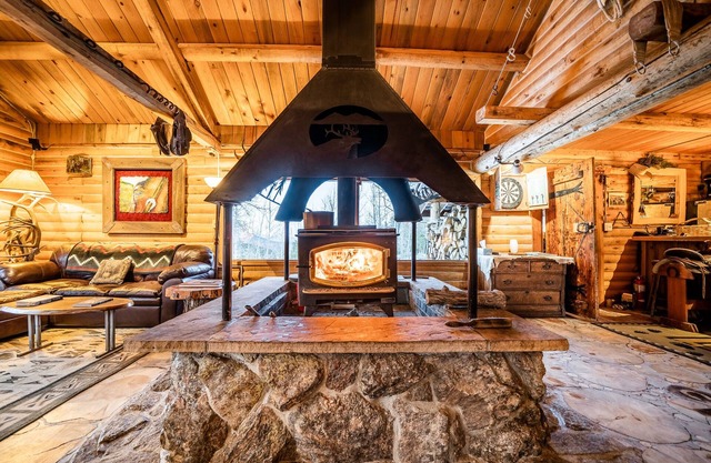 Secluded Offgrid Backcountry Lodge in Natl Forest