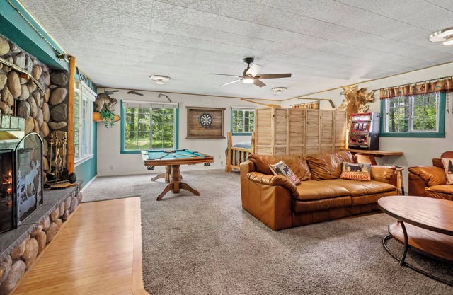 Secluded River Front Cabin @ Mt Rainier w/Hot Tub