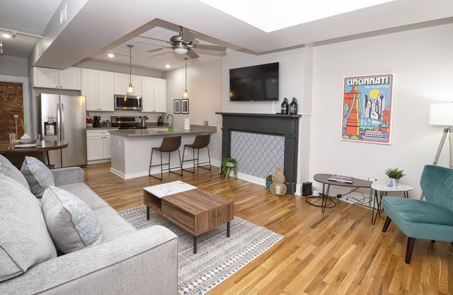 Secluded & Spacious 1BR Condo – Central in OTR
