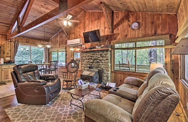 Secluded Stanardsville Cabin w/10 Acres & Hot Tub