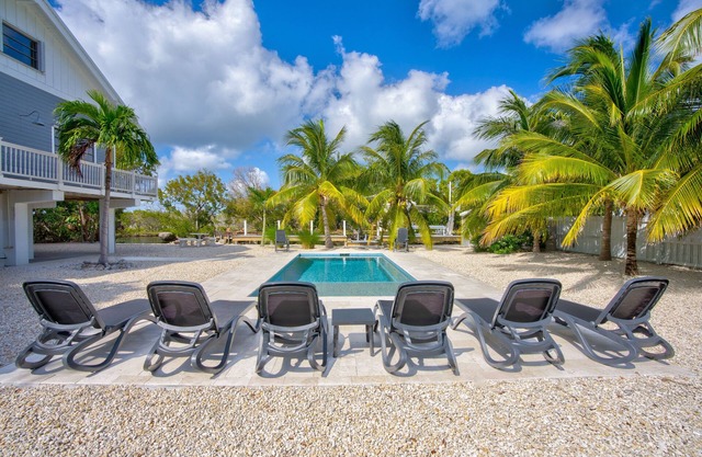 Secluded Tropical Retreat: 60' Dock, Large Pool, World-Class Fishing & Lobster