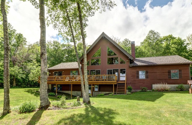 Secluded Waterfront Cabin-Style Home with Great Views - Dock & Outdoor Fire Pit