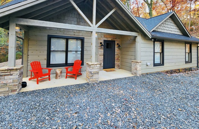 Secluded waterfront home near downtown with pond, fireplaces & W/D - dogs OK
