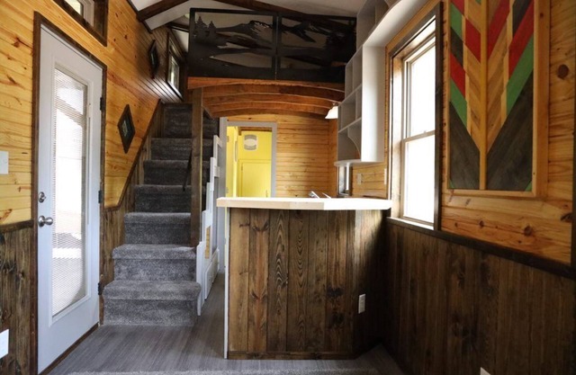 Secluded Wooded Charmant Chalet "Theme" Tiny Home - Off Grid