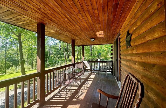 Secluded Woodland Cabin Near Newfound Lake & Ski Resorts Sleeps 6