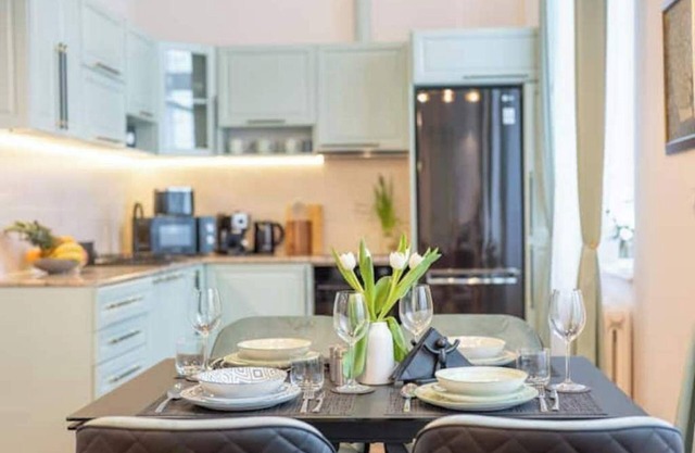 Secret Haven Parisian Style With Parking