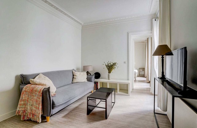 Secret Maillot/Charming 1 Bed Apt in Paris