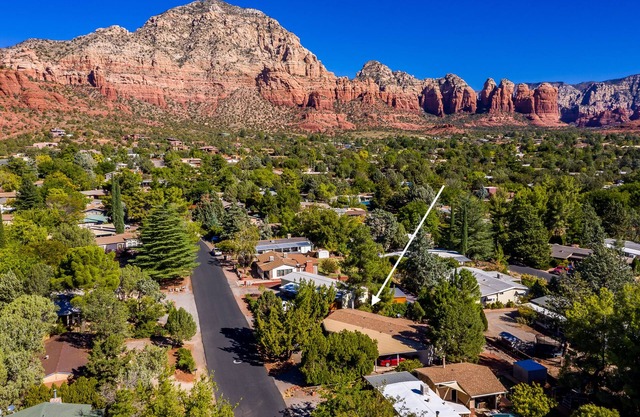 Sedona Agave House with patio views, telescope, board games and centrally located!