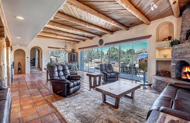 Sedona Breeze Exquisite 2 Acre Estate w/Heated Pool & Icon Red Rock Views!