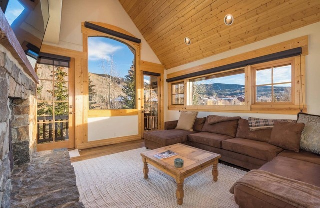 See Forever Cabin 110- Beautiful Three bedroom Cabin with marvelous views