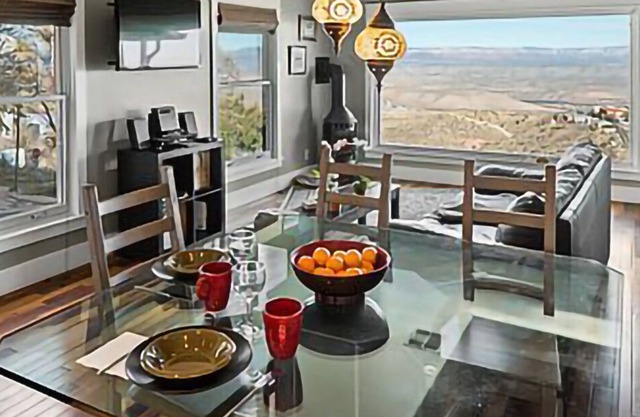 See Forever Penthouse at the Top of Town