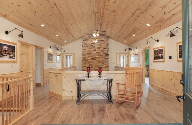 Selah Hills Ranch Off grid sustainable homestead 3 Bd 3 Ba 1/2 hour north of KC