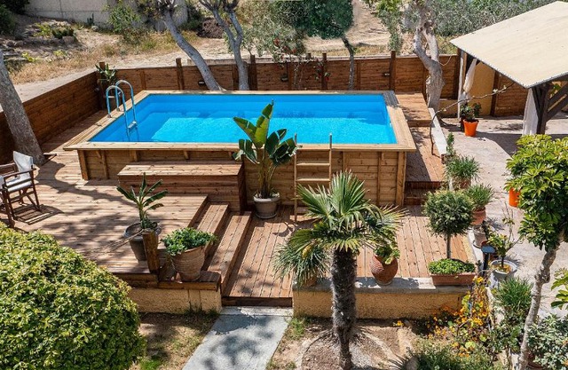 Selana House with outdoor pool