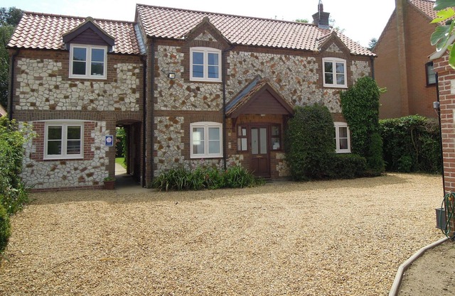 Self-catering Holiday Cottage In Holme Next The Sea, North Norfolk Coast 4-star.