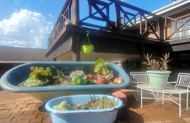 Self catering apartments over looking the Drakensberg range