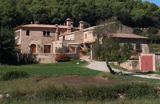 Self catering Mas Cases for 9 people