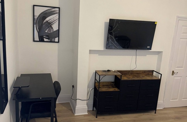 Self contained basement flat near Newcastle City Centre