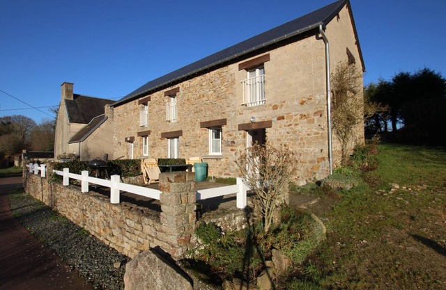 Semi-detached house with terrace and BBQ near Lessay