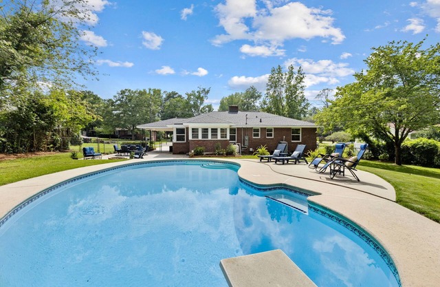 Seminole Stroll - Cozy 3 BR w/Pool near USC & Zoo