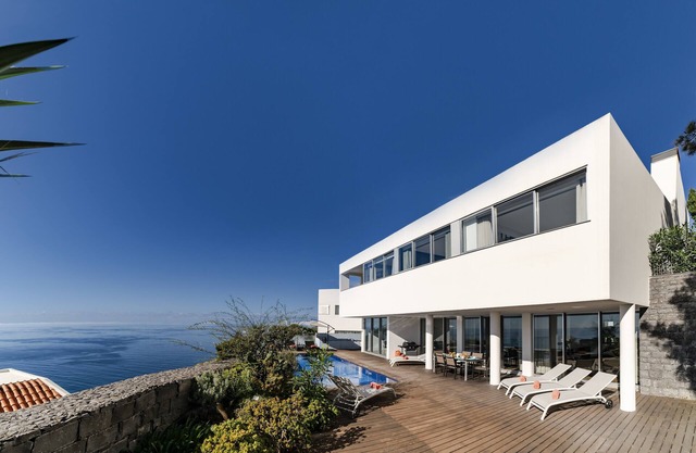 Sensational Madeira Villa | Villa Garajau Do Mar | 4 Bedroom | Sea View | Heated Pool | Games Room