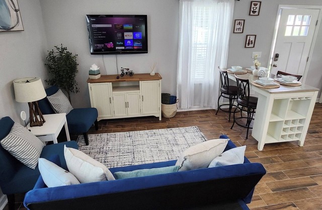 Senseney Cottage Too!~Pet Welcome, Fenced Yard, 2 bedroom.