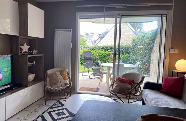 -Sept 23 to 30 CARNAC PLAGE- APPART. T2 ground floor. private residence.WIFI. parking