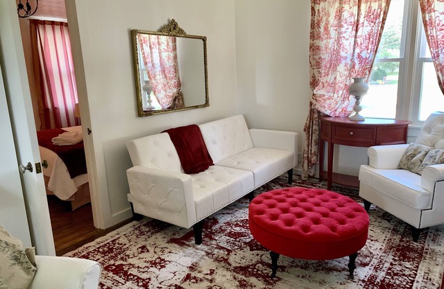 Sept-May ask for 30% Discount! The Red Cottage-30-DAYS OR LONGER-TERM RENTAL!