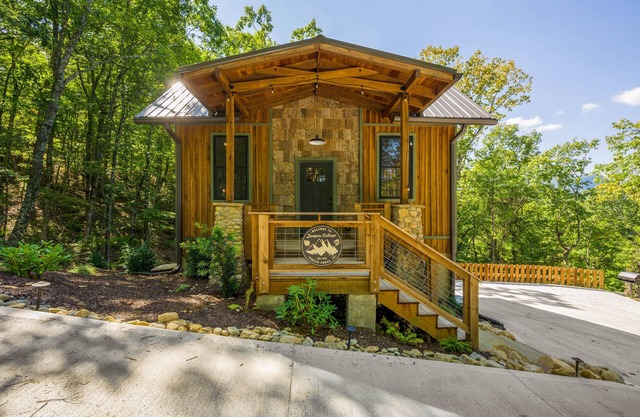 SeptSale CuteCottageNearPF/Island Hottub GameRoom 2BedSleeps5-6Arcade&Air Hockey