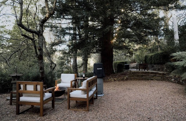 Sequoia Retreat: Relaxing Bush Cabin in Blackheath