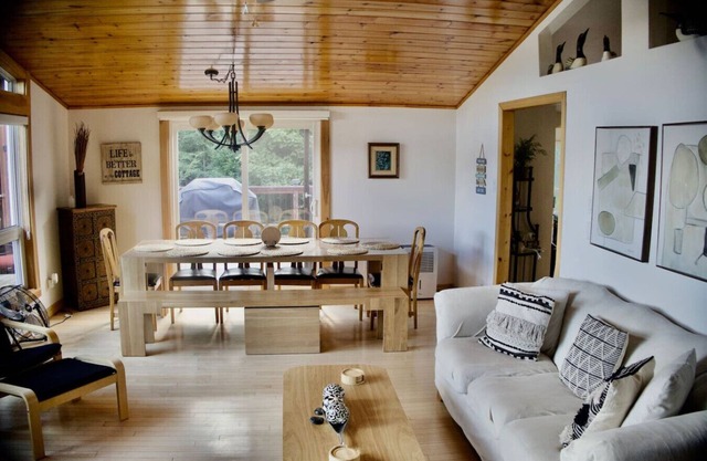 Serendipity l 5 BR Waterfront Retreat w/Hot Tub