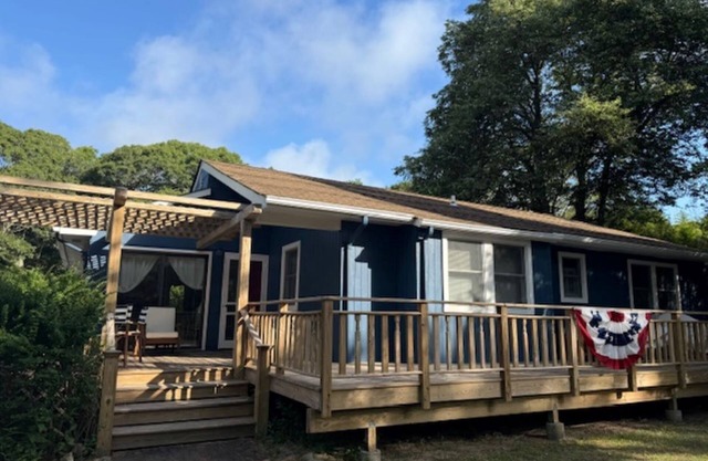 Serene 3-bedroom house w/Pool on Shelter Island
