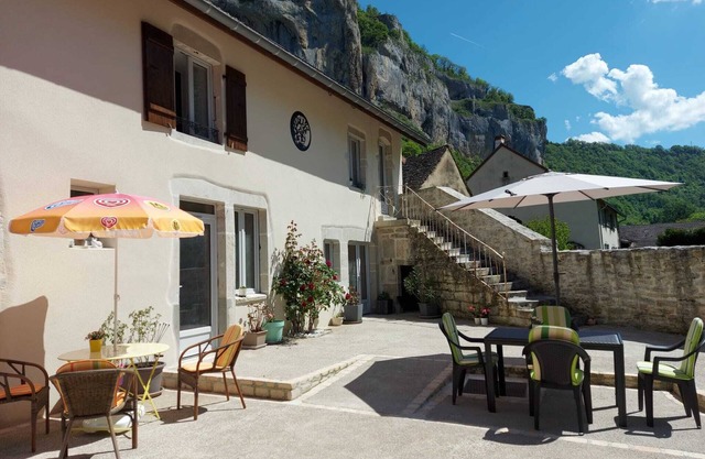 Serene bed & breakfast in Baume-les-Messieurs