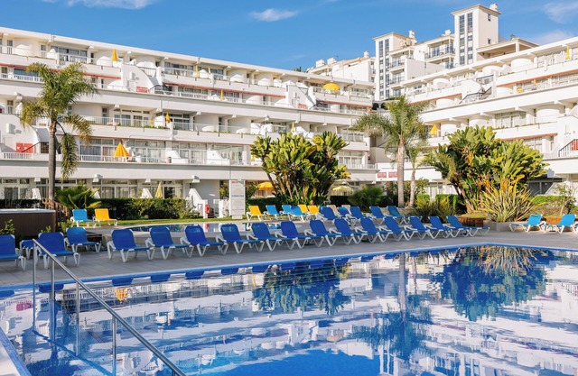 Serene Coastal Terrace Room! Kitchenette, Pool & Free Parking | 4 Units