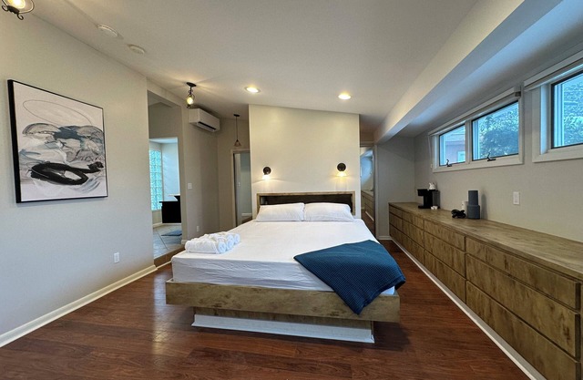 Serene Deluxe Suite with Jacuzzi & EV charger