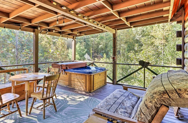 Serene Ellijay Escape w/ Fire Pit & Hot Tub!