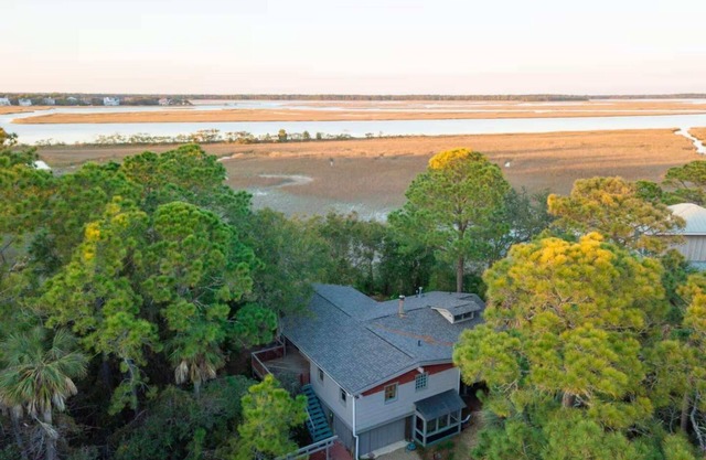 Serene Folly Marsh House w/Hot tub!