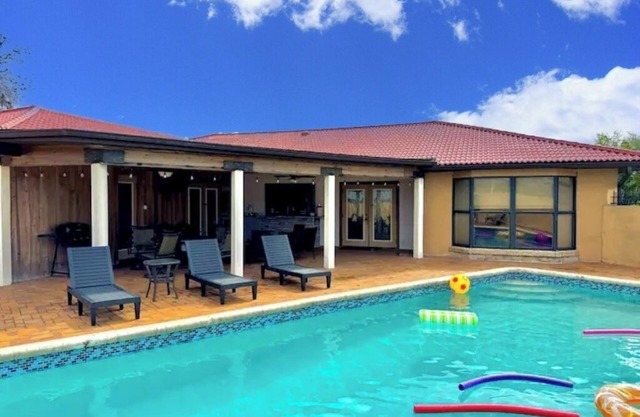 Serene & Fun Retreat with Pool