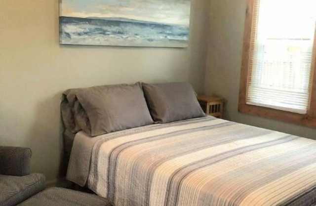 Serene Suite right off GOTL Strip! Sleeps 2!